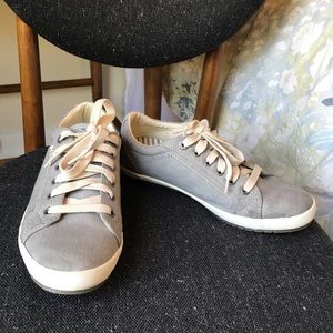Taos Grey Star Sneaker